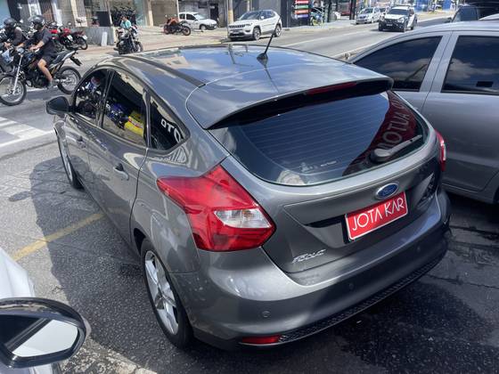 FORD FOCUS 2.0 SE PLUS SEDAN 16V FLEX 4P AUTOMÁTICO